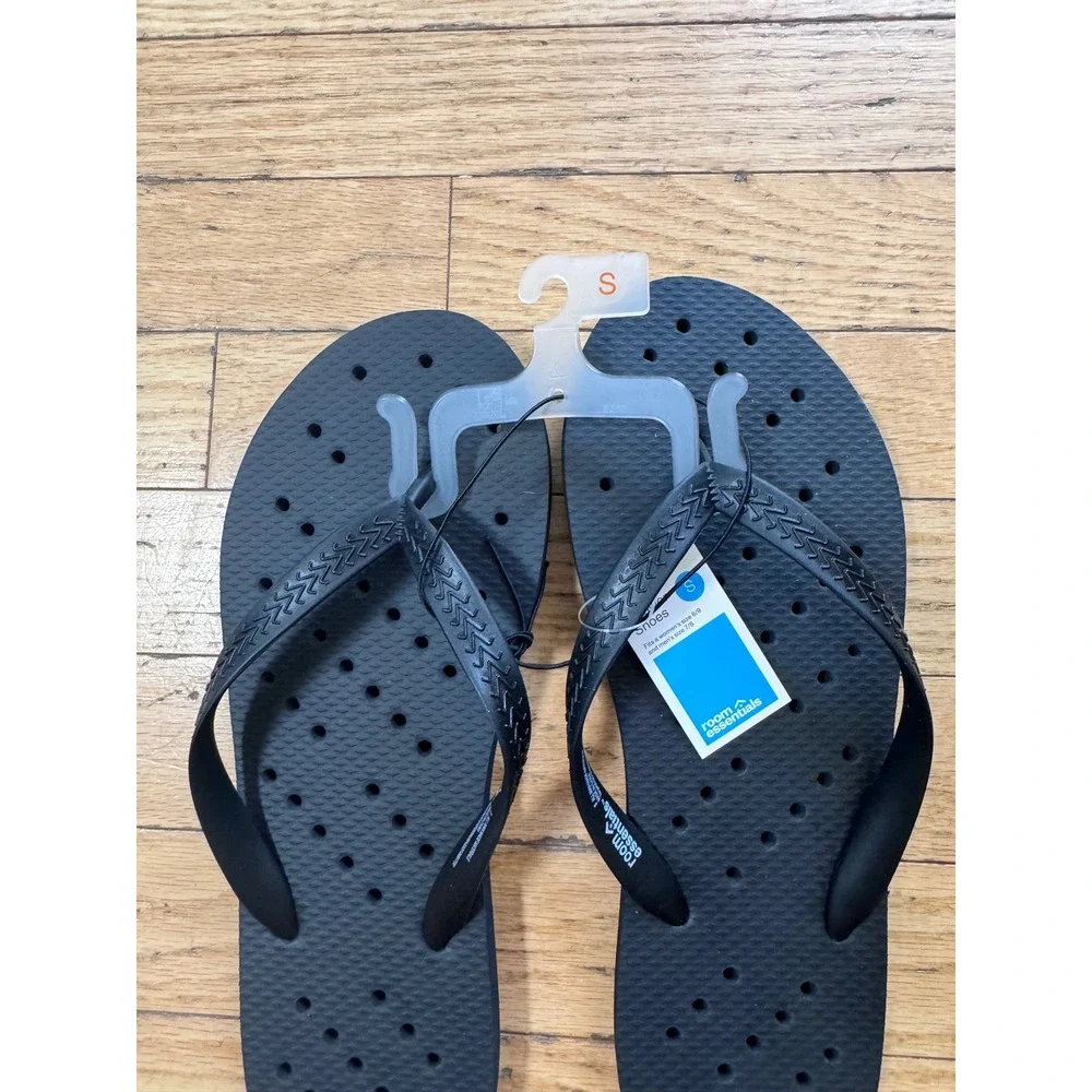 Room Essentials Black Shower Shoes Water Draining Flip Flops Mens 7-8 Womens 8-9